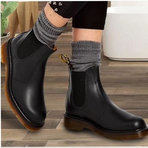 Dr. Martens 2976 Chelsea Boots